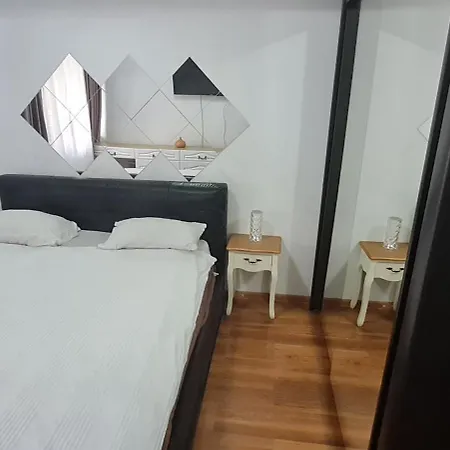 בראשוב Apartament Regim Hotelier Elis מראה חיצוני תמונה